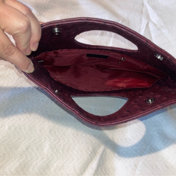 Unique Giannini Clutch with Magnetic closure; Maroon Ostrich - Picture 3 of 6